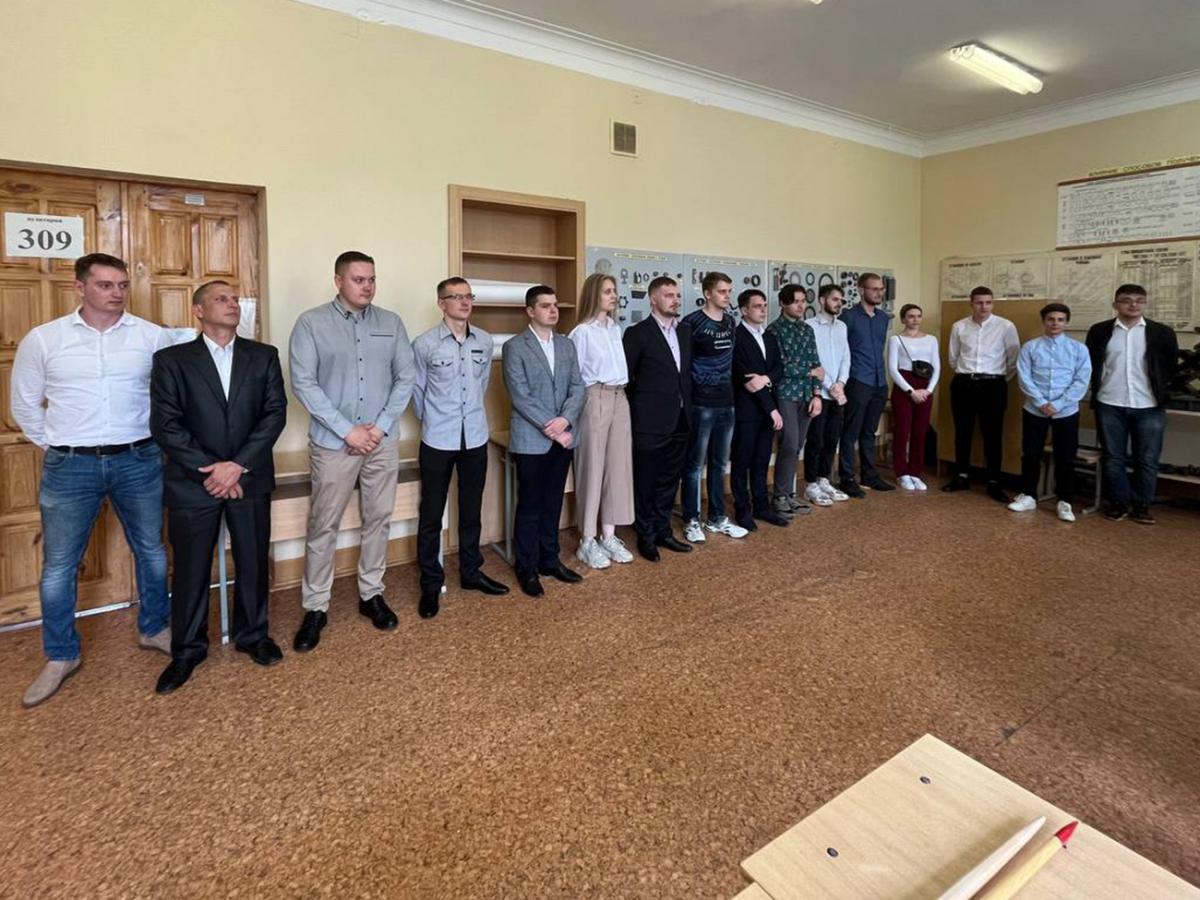 Студенты, защитившие дипломный проект в ГЭК по специальностям 1-36 01 01 и 1-53 01 01 в первый день